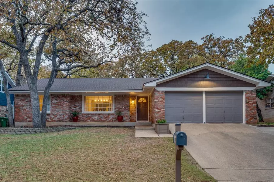 1109 Forest Oaks Lane, Hurst, TX 76053