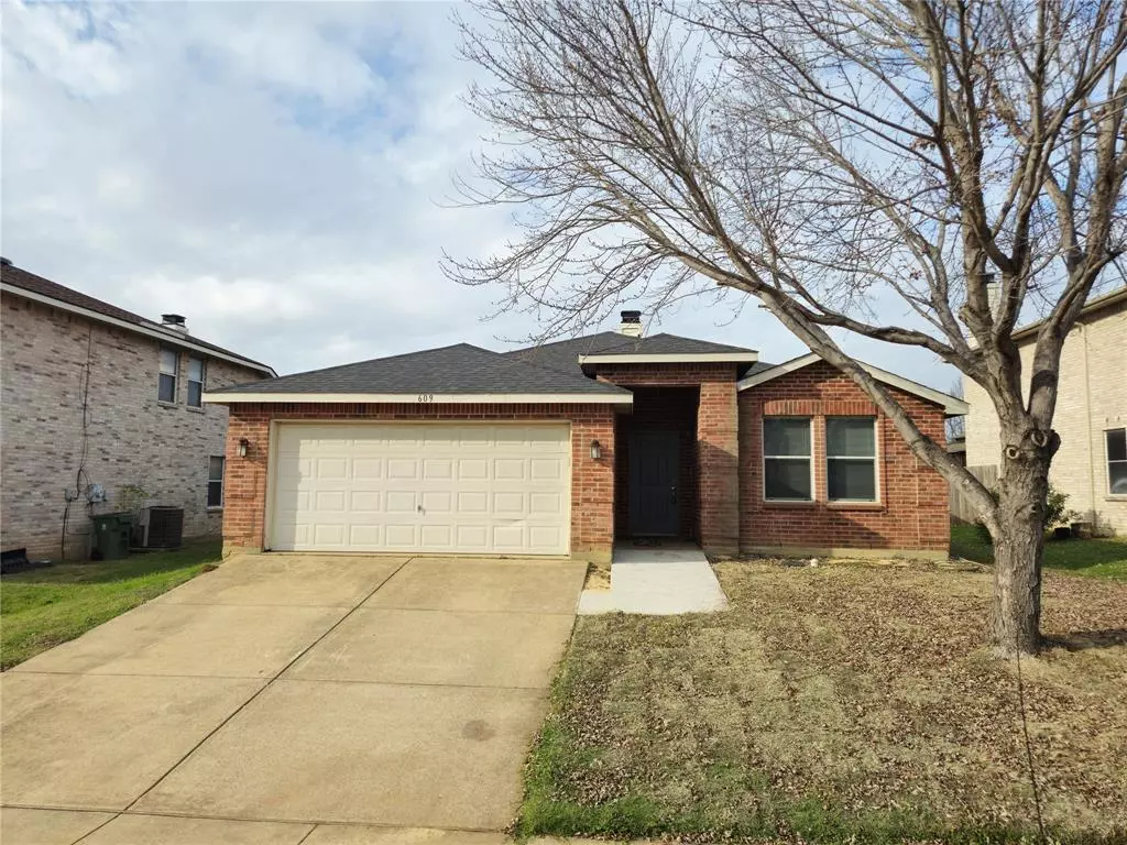 Arlington, TX 76002,609 Silvertop Road