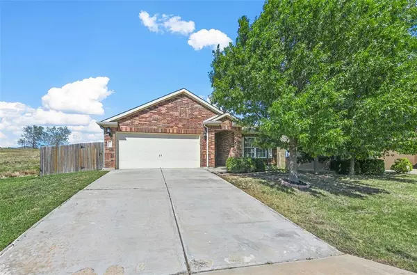 164 Dodge City Trail, Newark, TX 76071