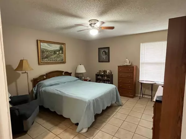 White Settlement, TX 76108,429 S Las Vegas Trail