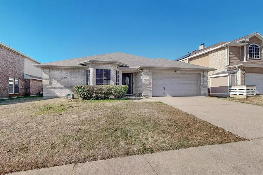 6712 Meadowcrest Drive, Arlington, TX 76002