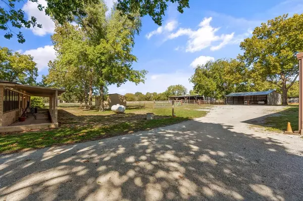 2715 Tin Top Road, Weatherford, TX 76087