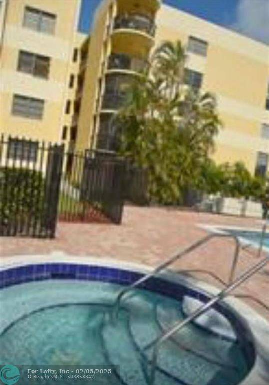 Lauderhill, FL 33313,6475 W Oakland Park Blvd  #306