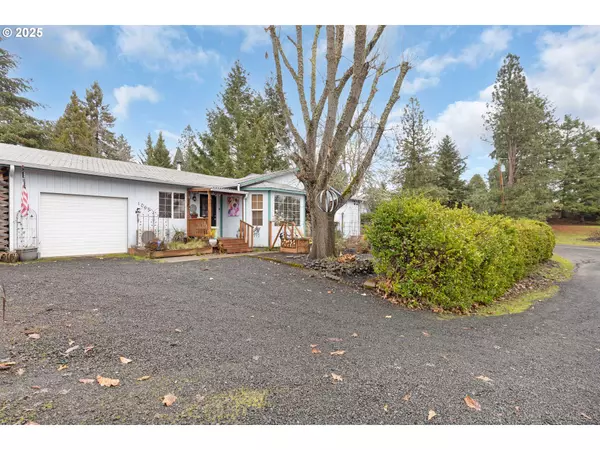 1065 GREENLEY ST, Roseburg, OR 97471