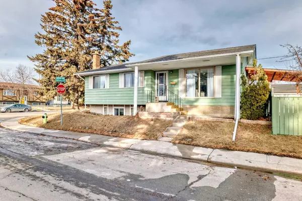 Calgary, AB T2B 1Z7,4004 Dovercroft RD Southeast