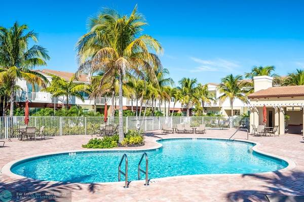 Boca Raton, FL 33487,100 NW 69th Cir  #52