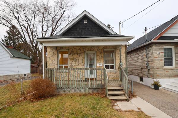 32 Pendeen AVE, Toronto W03, ON M6N 2P3