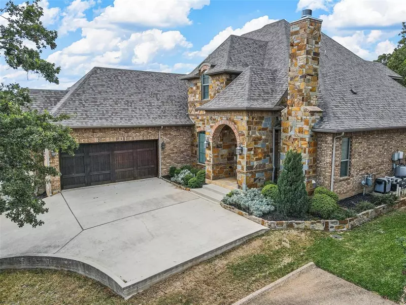 6801 Woodland Hills Drive, North Richland Hills, TX 76182