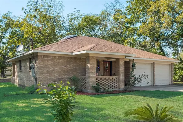 304 Bradshaw Street, Terrell, TX 75160