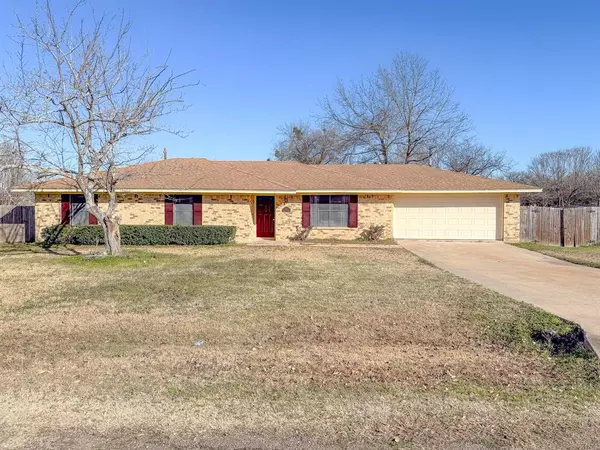 706 Dejay Street, Fairfield, TX 75840