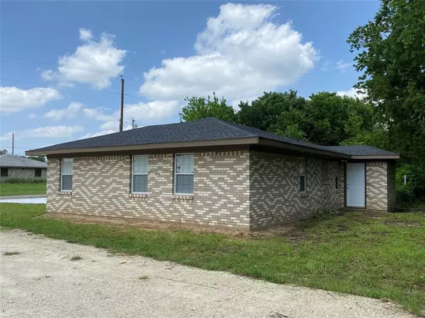 Blooming Grove, TX 76626,305 W 3rd Street