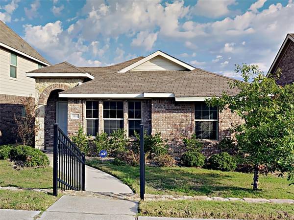 5860 Burgundy Rose Drive, Fort Worth, TX 76123