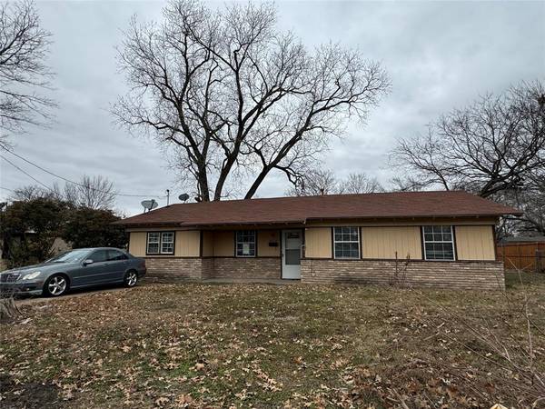 412 Coleman Street, Waxahachie, TX 75165