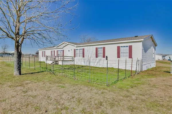 4040 Dillard Court, Joshua, TX 76058