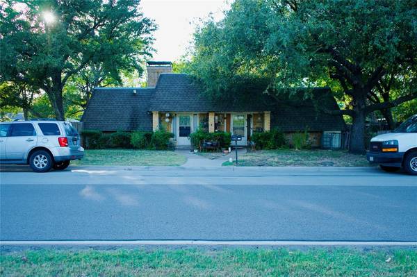 2205 Bowling Green Street, Denton, TX 76201