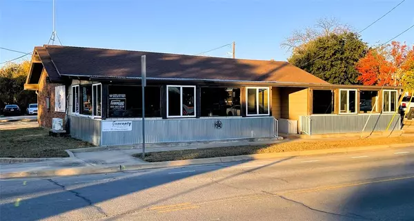 1706 Lee Street, Commerce, TX 75428