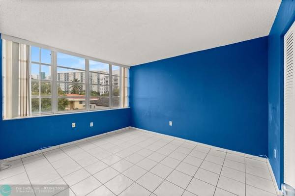 Miami Beach, FL 33141,6855 Abbott Ave  #301