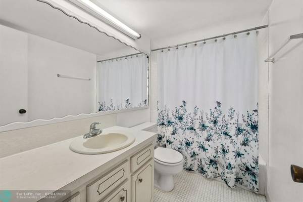 Miami Beach, FL 33141,6855 Abbott Ave  #301