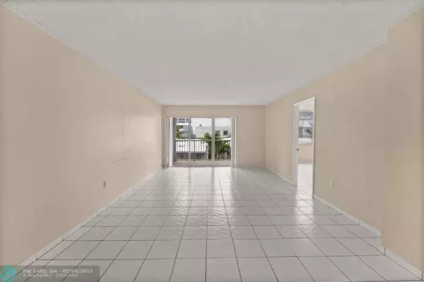 Miami Beach, FL 33141,6855 Abbott Ave  #301