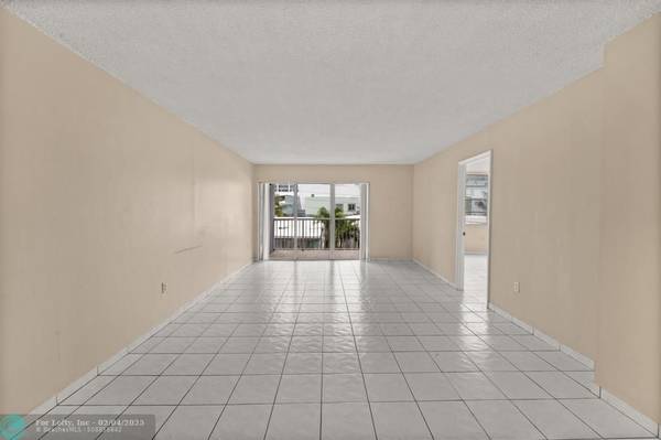 Miami Beach, FL 33141,6855 Abbott Ave  #301