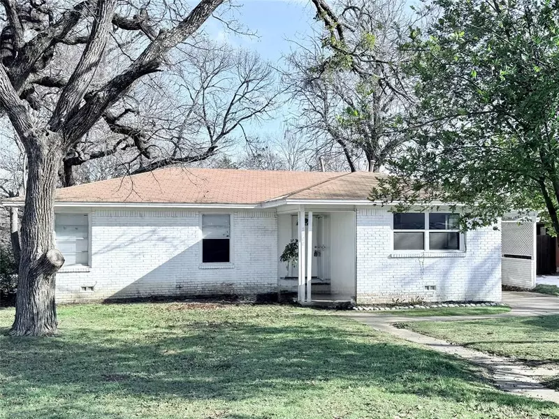 2100 Bluebonnet Avenue, Denison, TX 75020