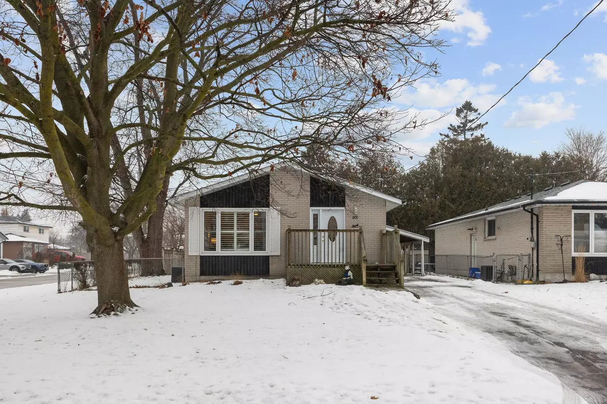 Pickering, ON L1W 2M2,907 Marinet CRES