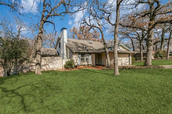 310 Lone Oak Circle, Euless, TX 76039