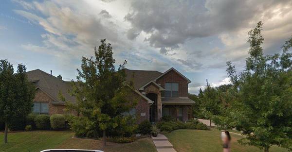 218 Village Drive, Red Oak, TX 75154