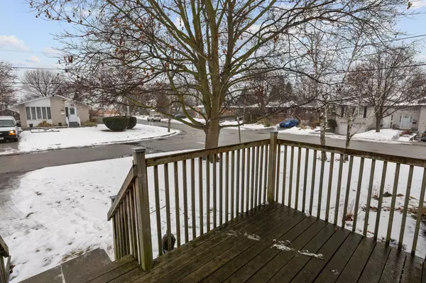 Pickering, ON L1W 2M2,907 Marinet CRES