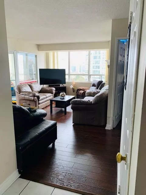 Mississauga, ON L5R 1Y2,50 Kingsbridge Garden CIR #811