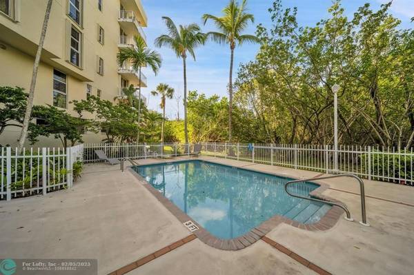 North Miami Beach, FL 33160,16590 NE 26th Ave  #203