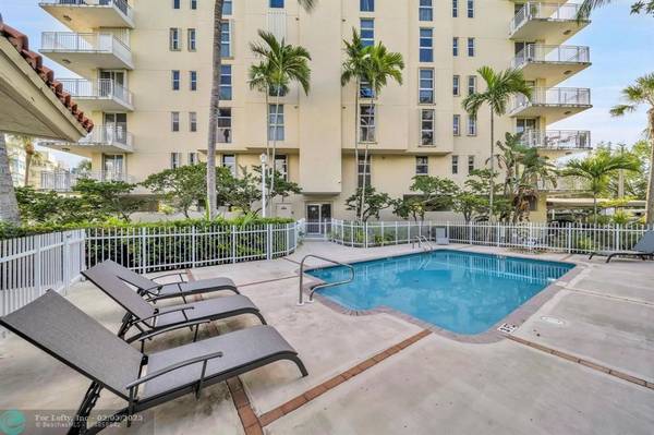 North Miami Beach, FL 33160,16590 NE 26th Ave  #203