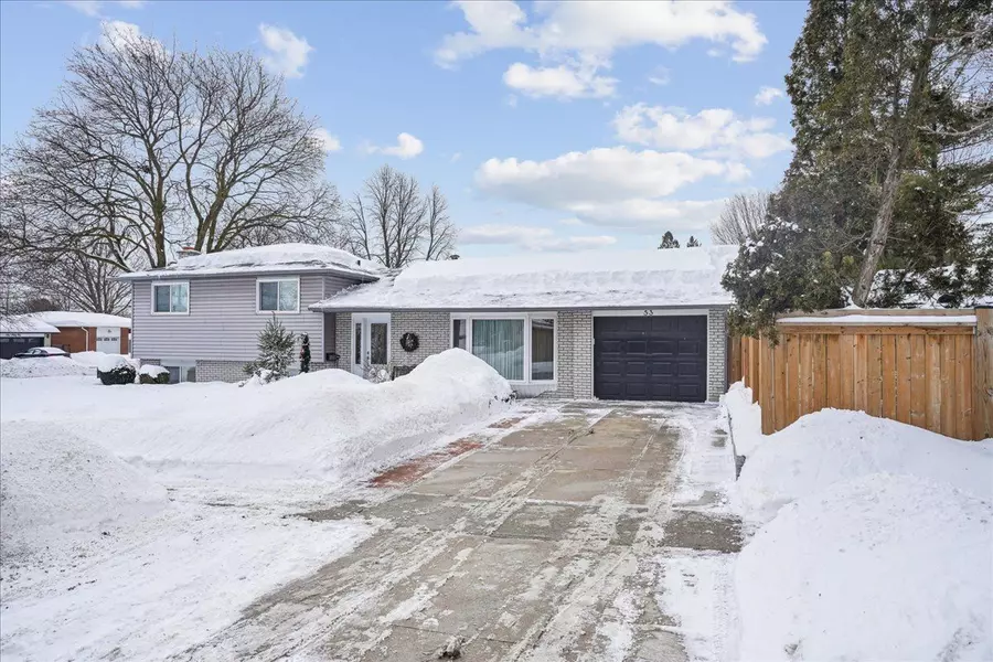 53 Roslyn RD, Barrie, ON L4M 2X5