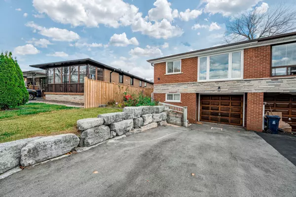 Toronto W05, ON M9L 1E2,26 Dellbrook CRES