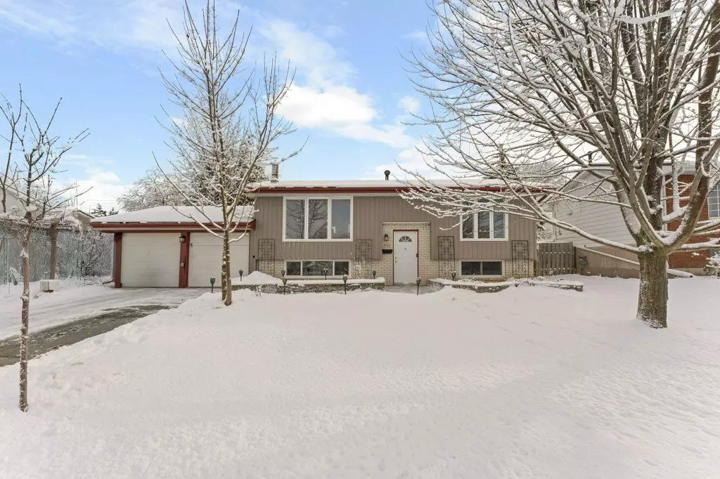 Loyalist, ON K7N 1C1,111 Manitou CRES