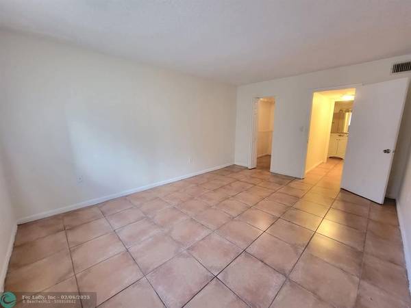 Lauderdale Lakes, FL 33311,3600 NW 21st St  #103