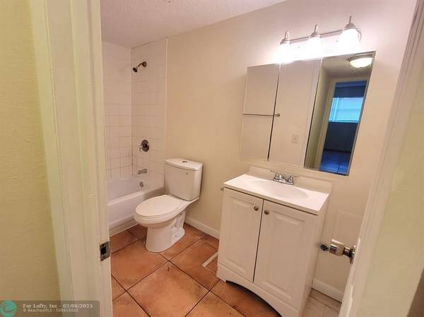 Lauderdale Lakes, FL 33311,3600 NW 21st St  #103