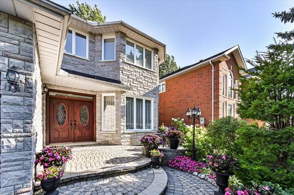 27 Pathlane RD, Richmond Hill, ON L4B 4A6