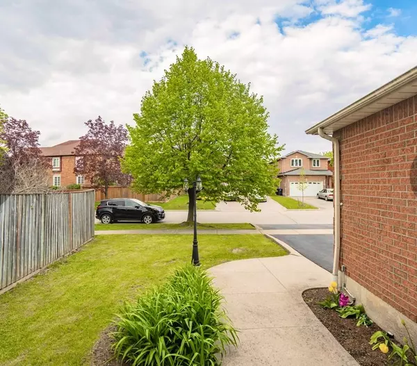 Mississauga, ON L5V 1V3,5380 Floral Hill CRES