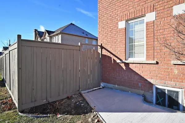 Brampton, ON L7A 3T3,6 Braddock DR #Bsmt