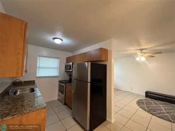 Fort Lauderdale, FL 33316,701 SE 15th St  #8