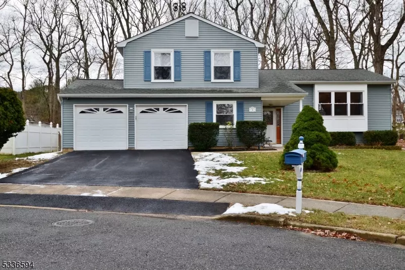 4 Revere Ct, Howell Twp., NJ 07731