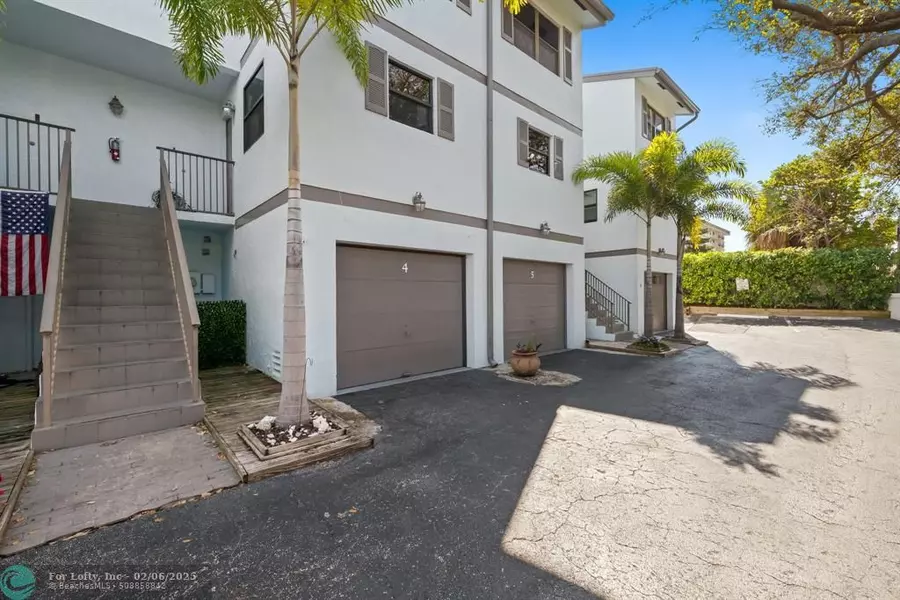 3250 NE 12th St, Pompano Beach, FL 33062