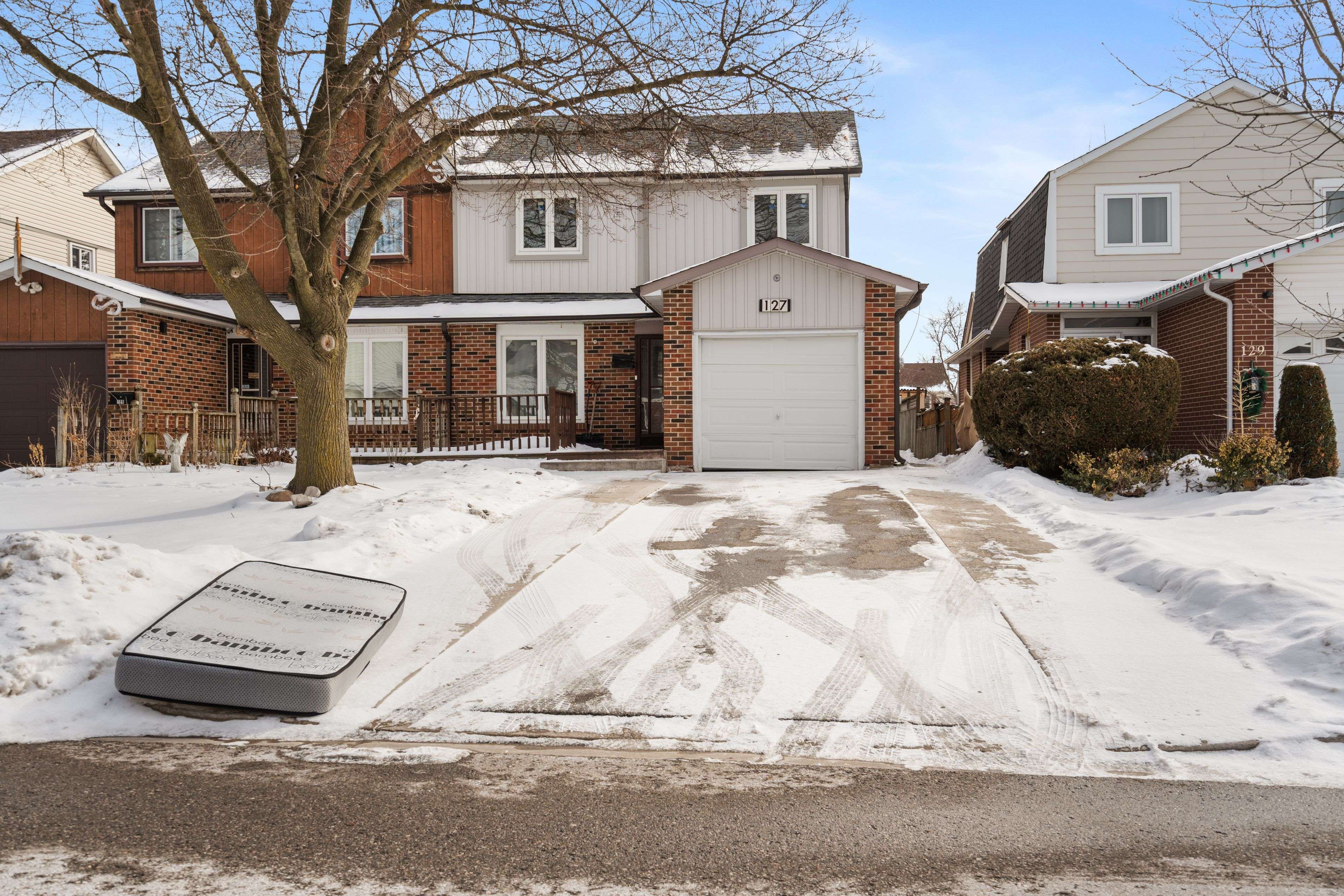 127 Fanshawe DR N, Brampton, ON L6Z 1A8