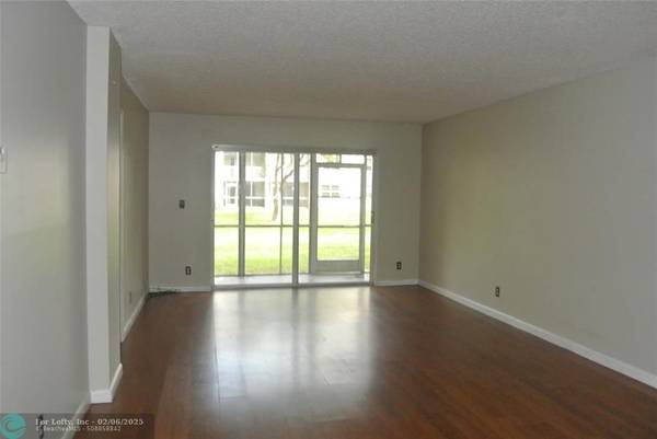 Coral Springs, FL 33071,1075 Riverside Dr  #102