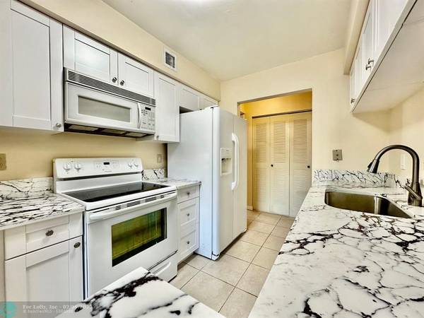 Coral Springs, FL 33076,9833 Westview Dr  #818