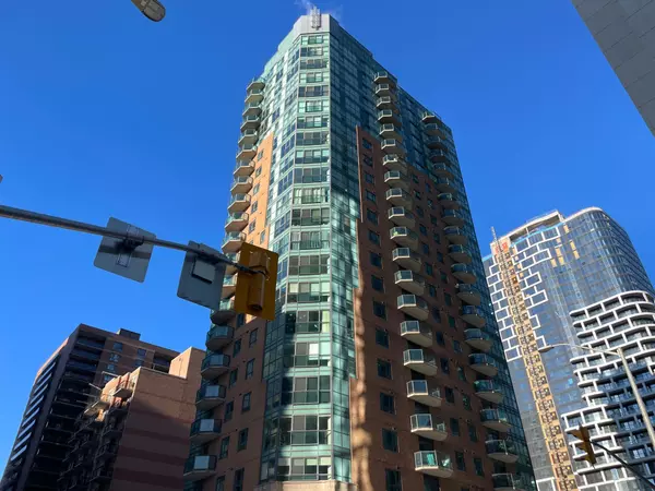 445 Laurier AVE W #2303, Ottawa Centre, ON K1R 0A2