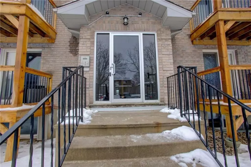 Kitchener, ON N2M 5N2,266 Overlea DR #210