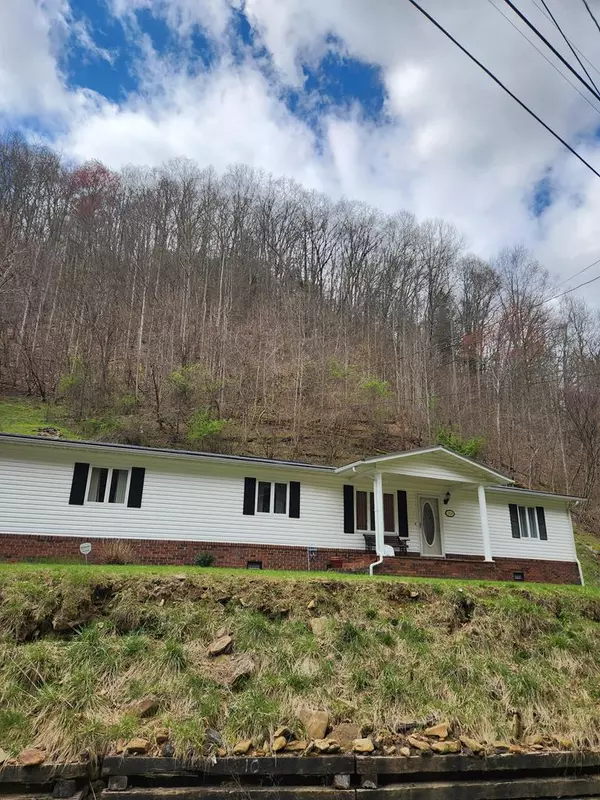 1524 Coon Branch, Grundy, VA 24614