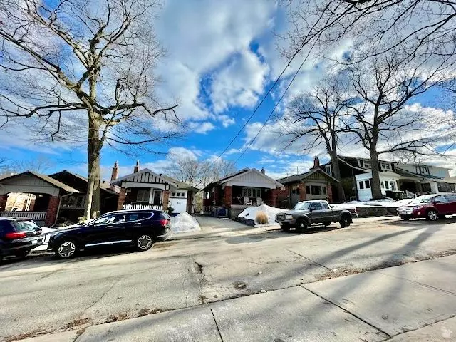 Toronto E02, ON M4E 1X2,105 Burgess AVE